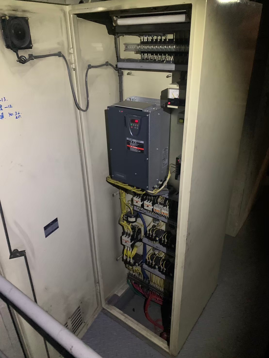 インバーター盤 交換前