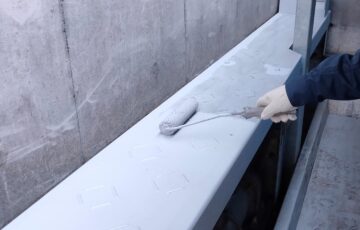 マンション駐車場の塗装工事手順の詳細を紹介（３）錆止め・下塗り・上塗りとは